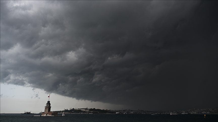 İstanbul'da gök gürültülü sağanak: Meteoroloji uyardı!