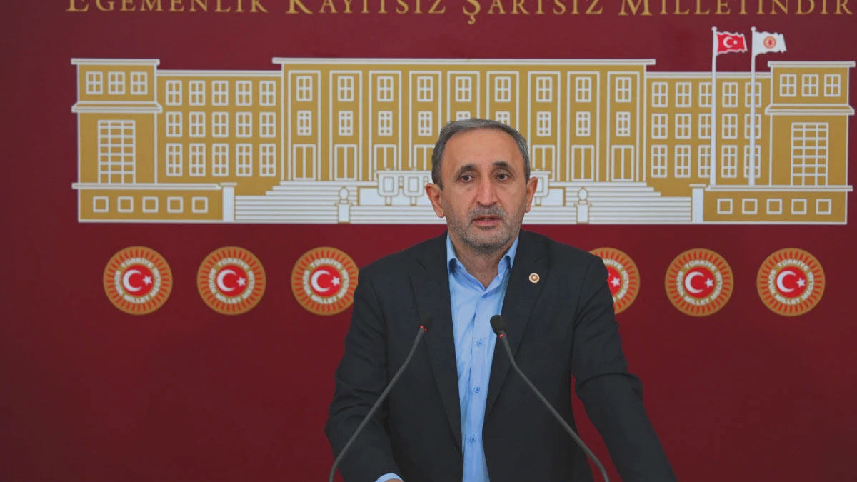 HÜDA PAR'dan cuma namazı teklifi