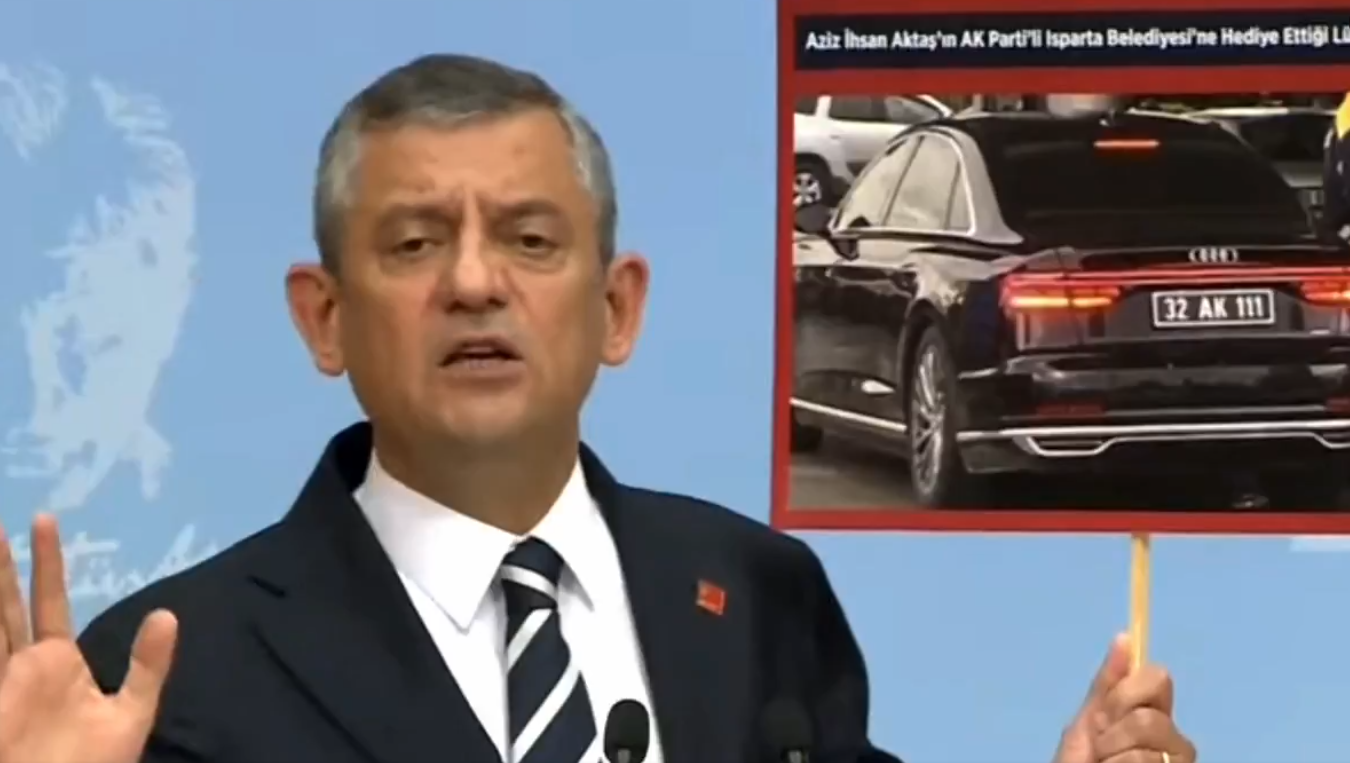 Özgür Özel'den CHP'li belediyelere operasyonlarla ilgili flaş açıklama