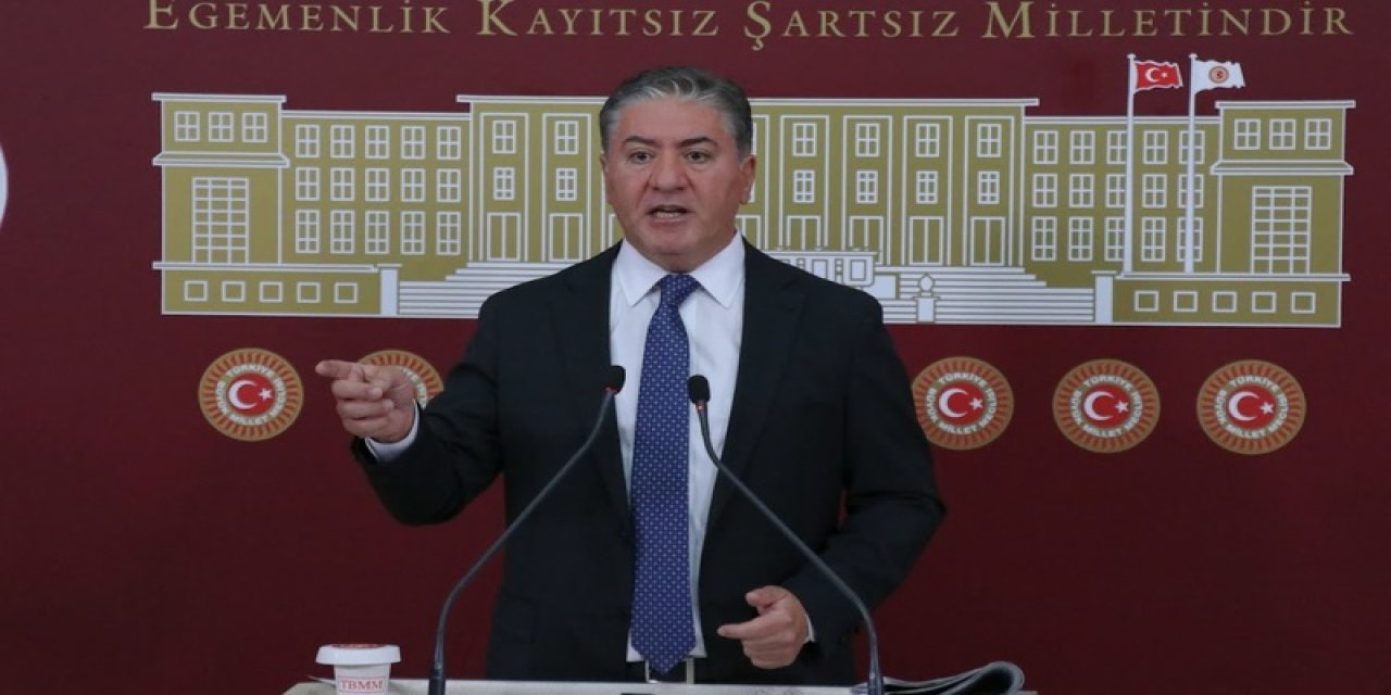 CHP’li Murat Emir mitingde sahneden düştü: Kaburgası kırıldı, sağlık durumunu açıkladı
