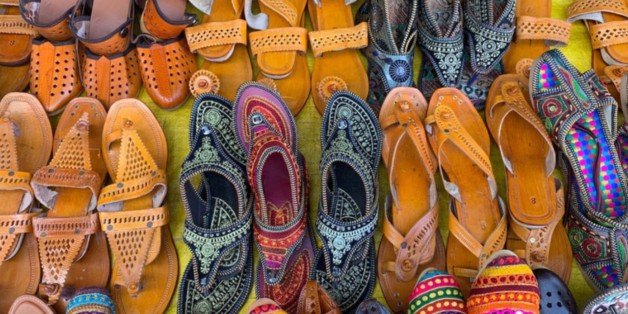Prada'ya "kültürel sömürü" tepkisi: Hint sandaletini taklit ettiği iddiası