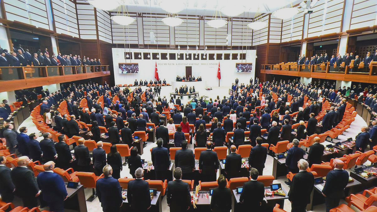 CHP'li 61 vekilin dokunulmazlığıyla ilgili tezkere Meclis'te
