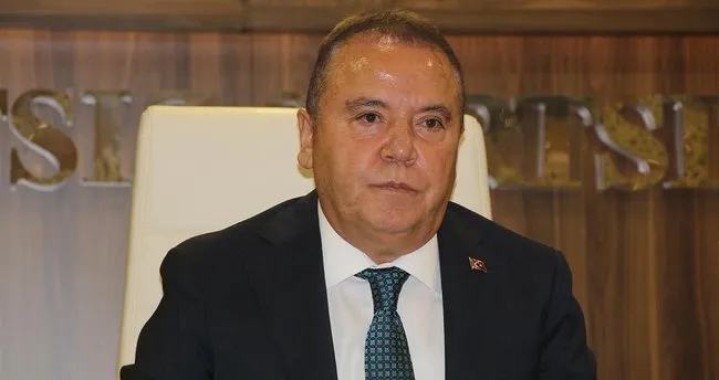 Muhittin Böcek’ten Antalyalılara duygusal mesaj