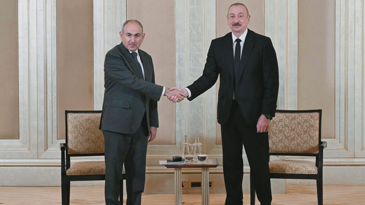 Aliyev ve Paşinyan, Abu Dabi'de bir araya geldi