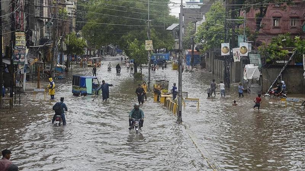 Pakistan’ı muson vurdu: En az 11 kişi hayatını kaybetti