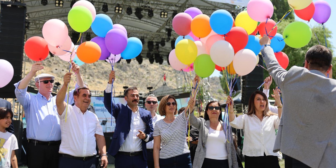 Başkan Ünlüce Sivrihisar’da festivale katıldı