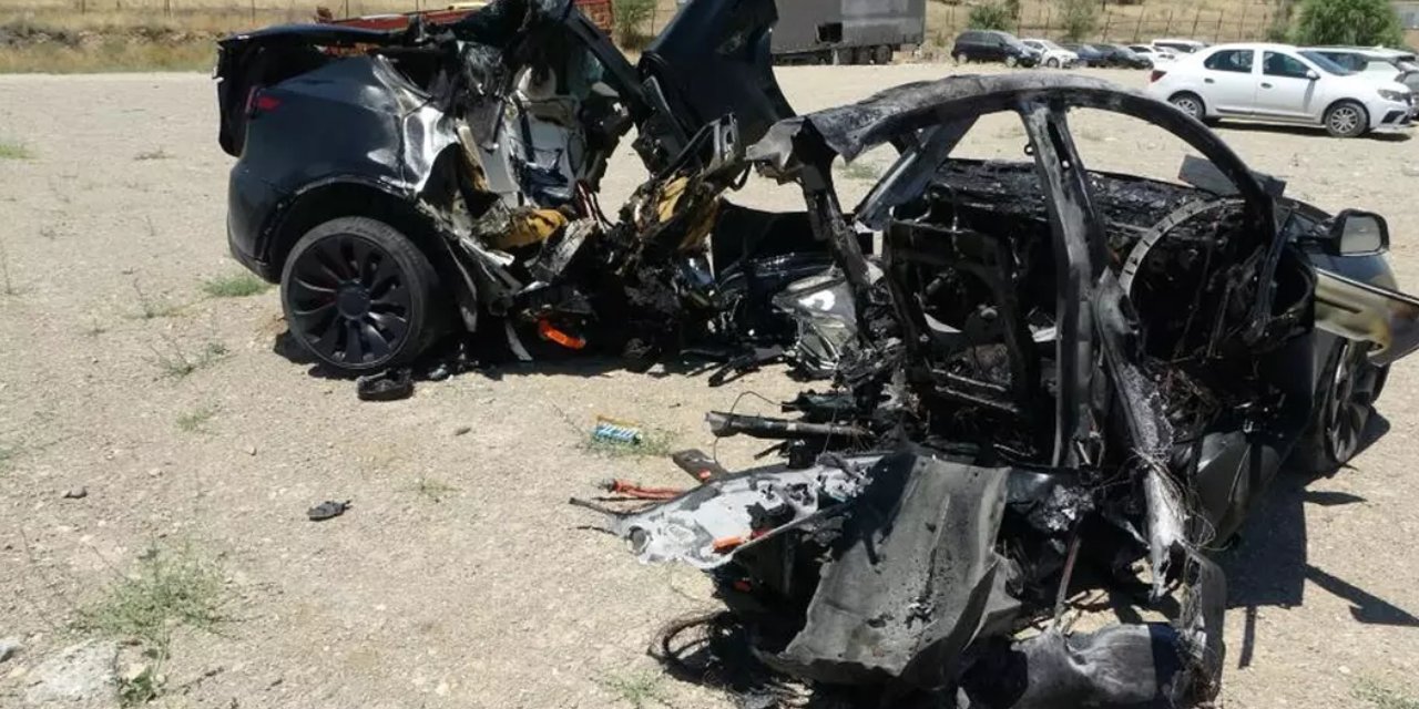 Tesla ortadan ikiye bölündü! 2 hemşire hayatını kaybetti