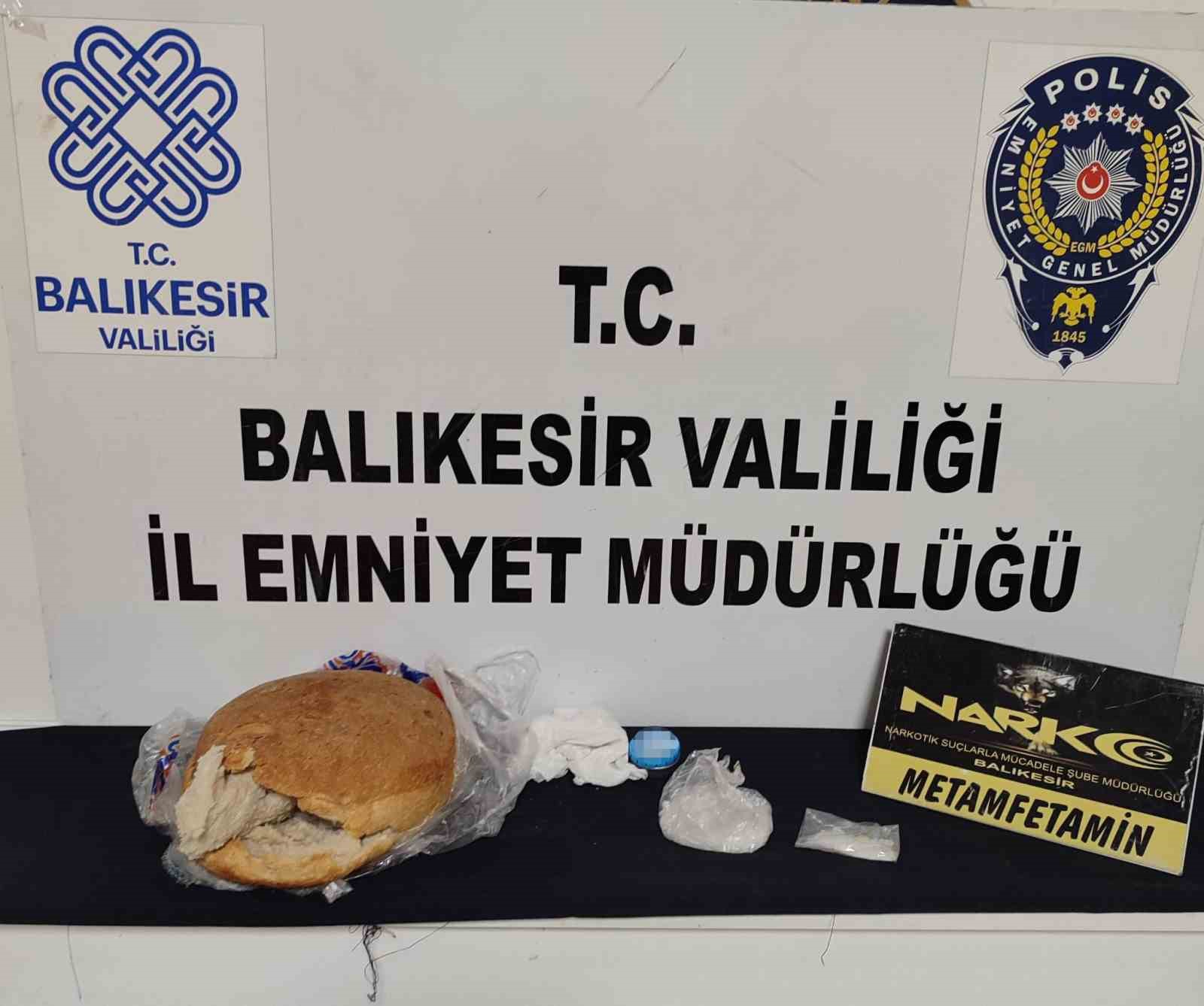 Ekmek arasından zehir çıktı