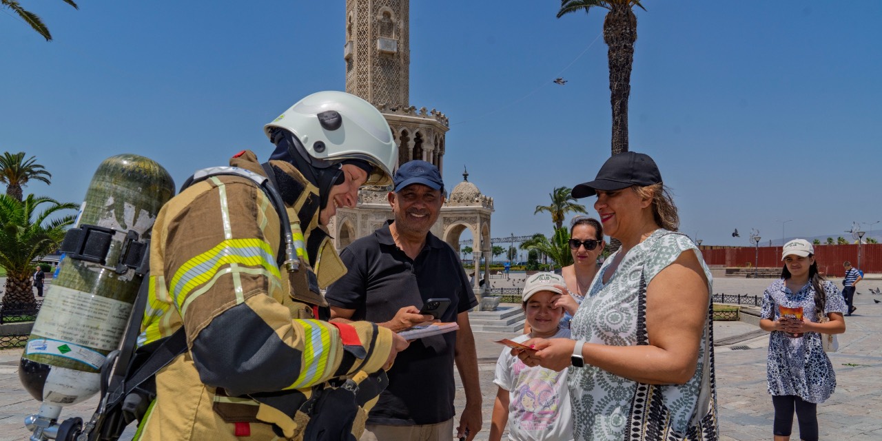 İzmir İtfaiyesi, yangınların önlenmesi için vatandaşları bilgilendirdi