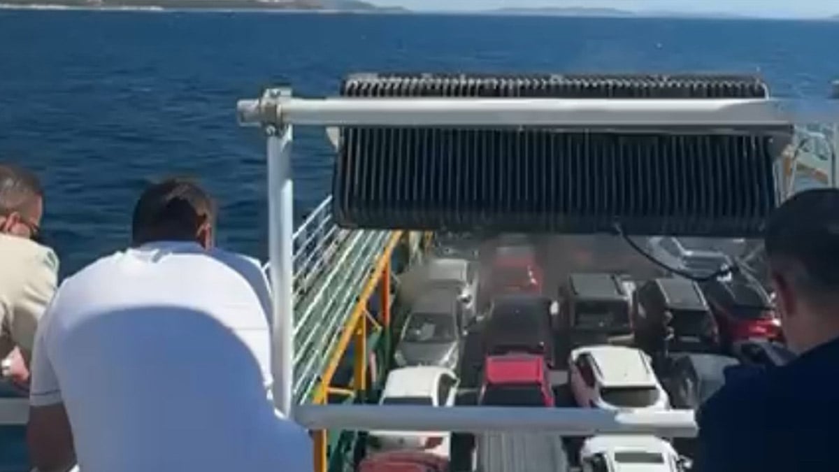 Feribotta yangın paniği: 200 yolcu tahliye edildi