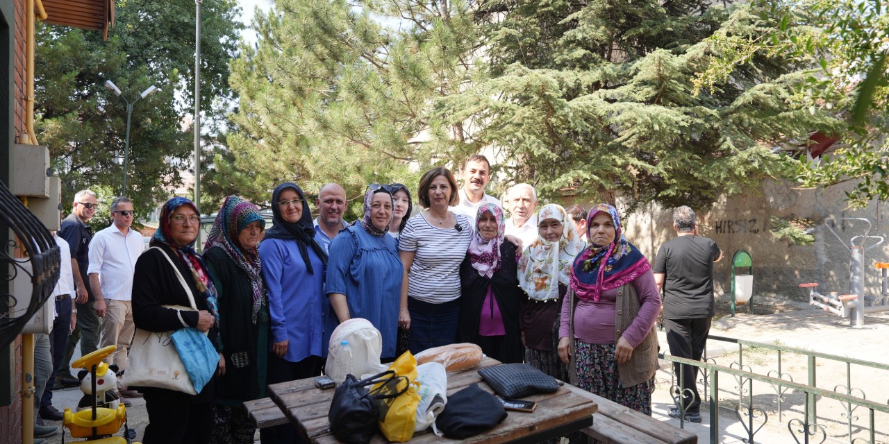 Başkan Ünlüce Sütlüce’de halkla buluştu: “Geçim derdi en büyük sorun”