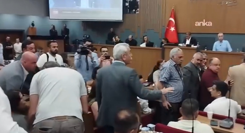 AK Parti'nin önergesi Meclis'i karıştırdı: Belediye Başkanı 'Savcılığa gidin' dedi