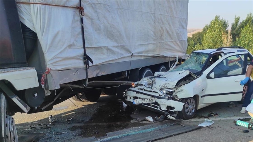 Konya’da otomobil ile kamyon çarpıştı: 3 ölü, 3 yaralı