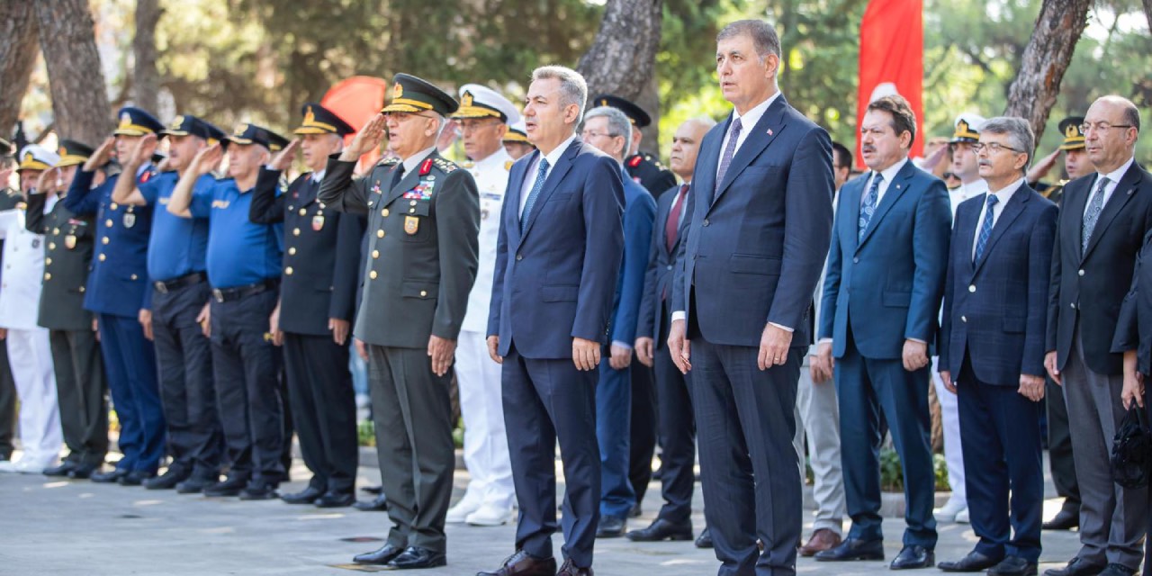 İzmir Büyükşehir Belediye Başkan'ı Cemil Tugay 15 Temmuz şehitlerini andı
