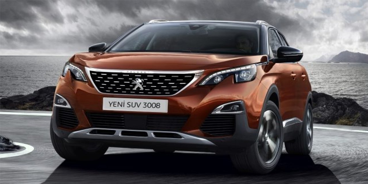 Sıfır Peugeot kabusa döndü: Yolda giderken bir anda ekran karardı