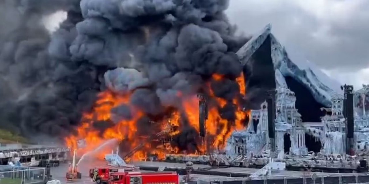 Müzik festivali öncesi yangın paniği: Ana sahne küle döndü