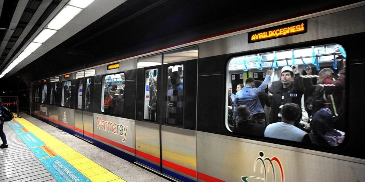 Marmaray'da iş bırakma eylemi: Seferlerde aksamalar yaşandı