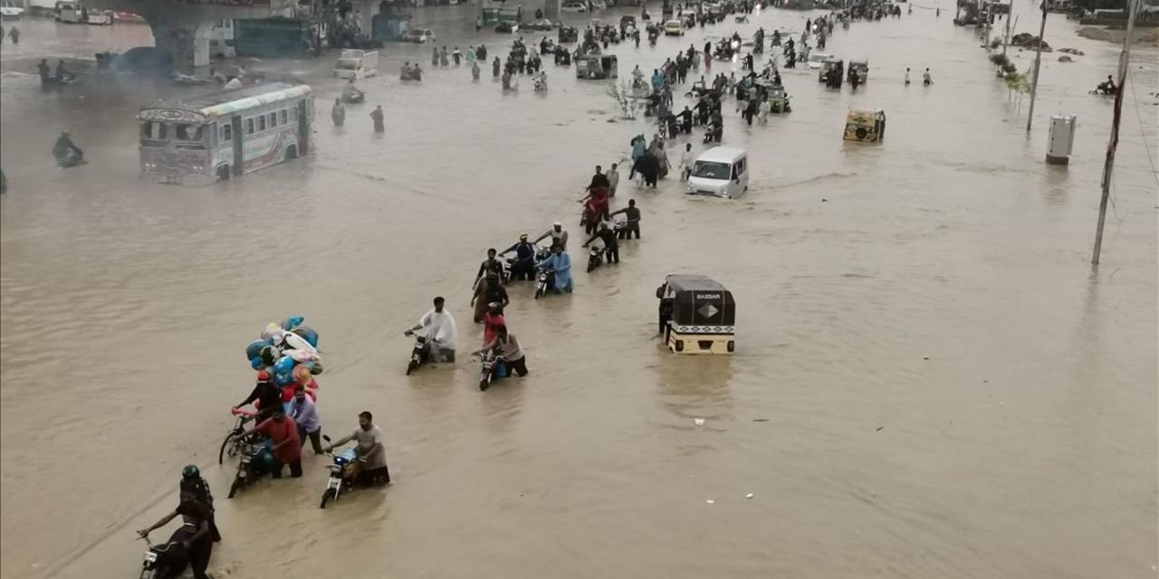 Pakistan'da sel felaketi! 1 günde 28 kişi hayatını kaybetti