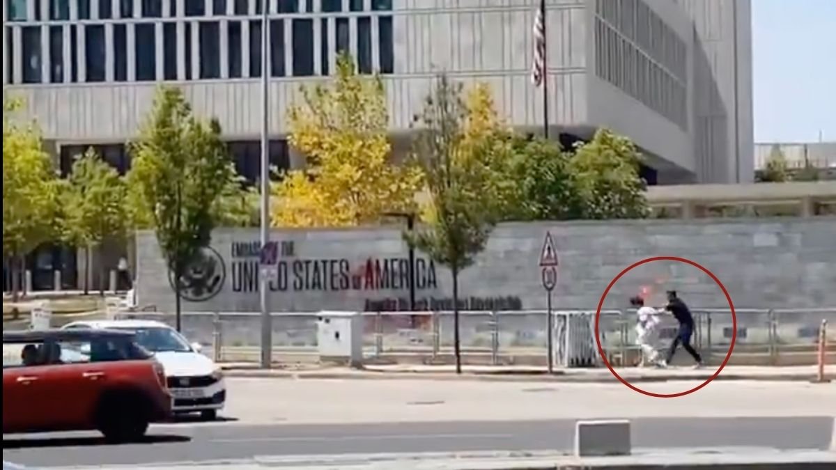 Ankara’da ABD Büyükelçiliği’ne kırmızı boyalı saldırı