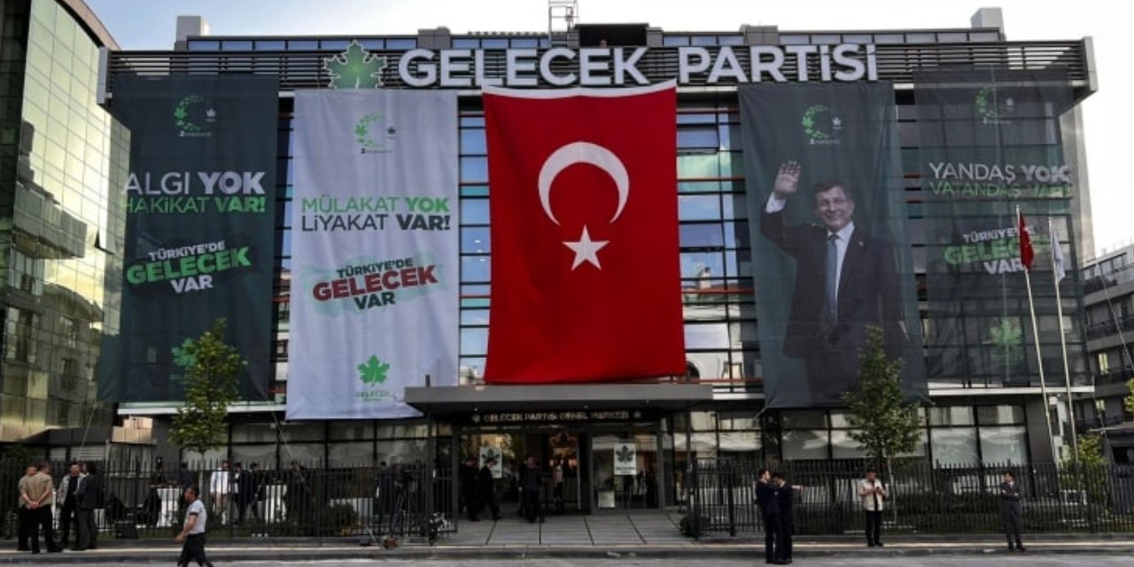 Gelecek Partisi'nde 2 istifa!