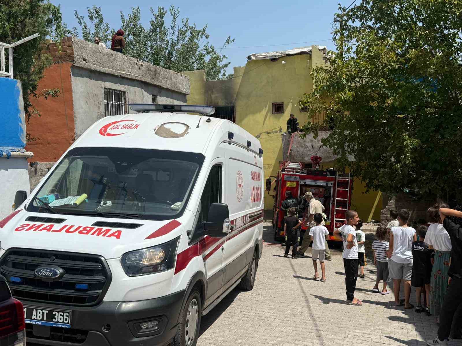 Diyarbakır’da klima ünitesi yangın çıkardı: 3 kişi hastanelik oldu