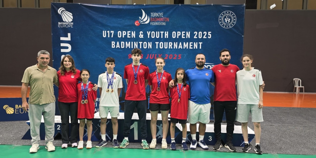 Gaziosmanpaşalı Sporcular, Avrupa Badminton Turnuvası'ndan ödülle döndü