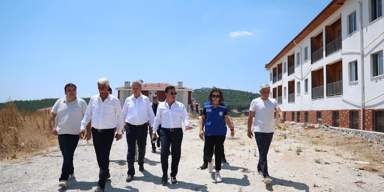 Ahmet Aras Ula’da muhtarlar ve STK’larla buluştu