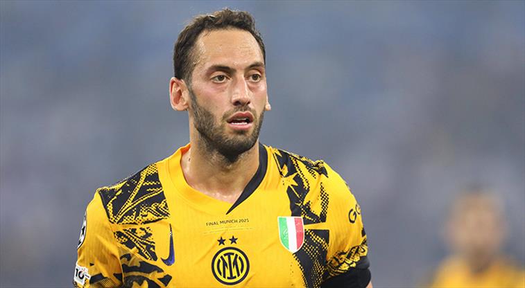 Hakan Çalhanoğlu transfer iddialarına noktayı koydu
