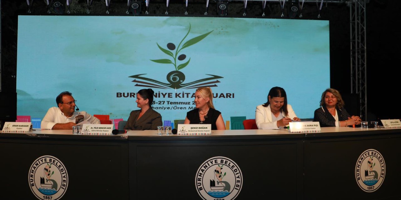 Burhaniye Kitap Fuarı kültür ve sanat etkinlikleriyle başladı