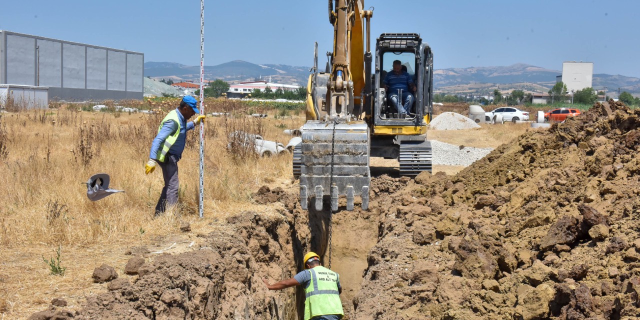 Bursa Büyükşehir Belediyesi Yenişehir’de altyapı yenileme çalışmalarını sürdürüyor