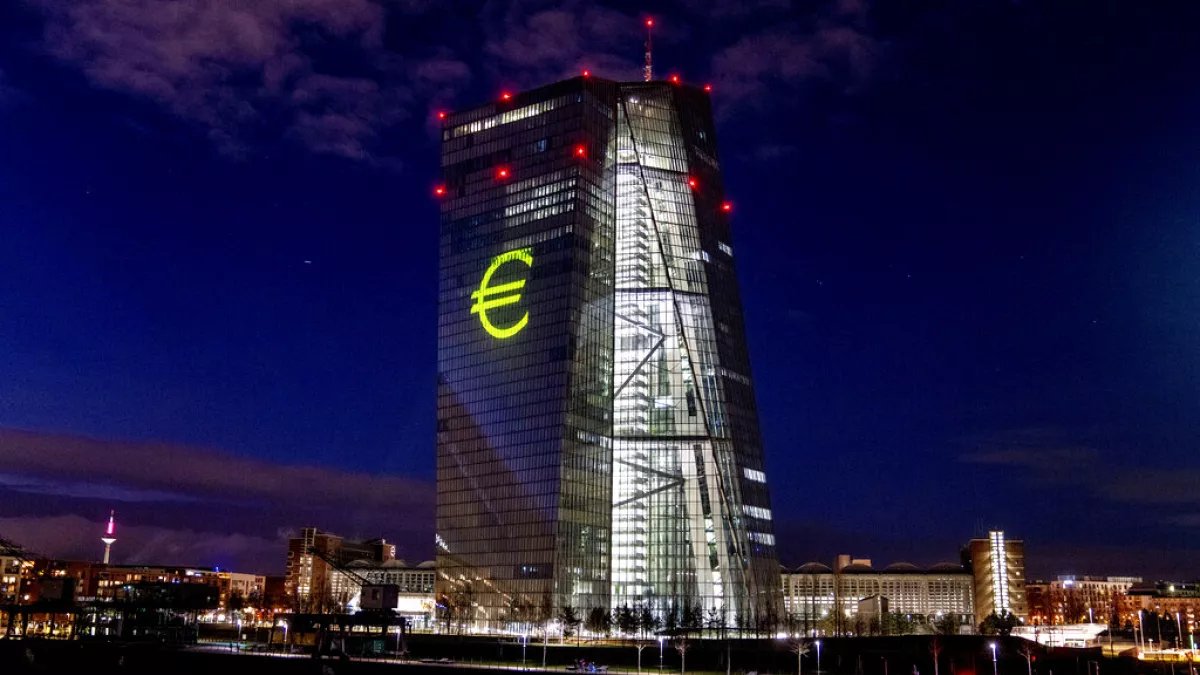 Avrupa Merkez Bankası'ndan 8 ay sonra ilk