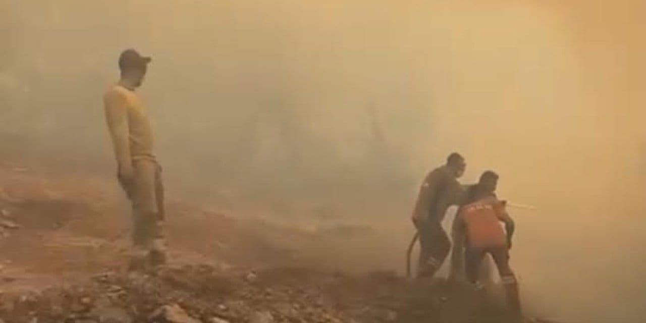 Akhisar'da alarm durumu: Tahliyeler başladı, orman yangınına müdahale sürüyor