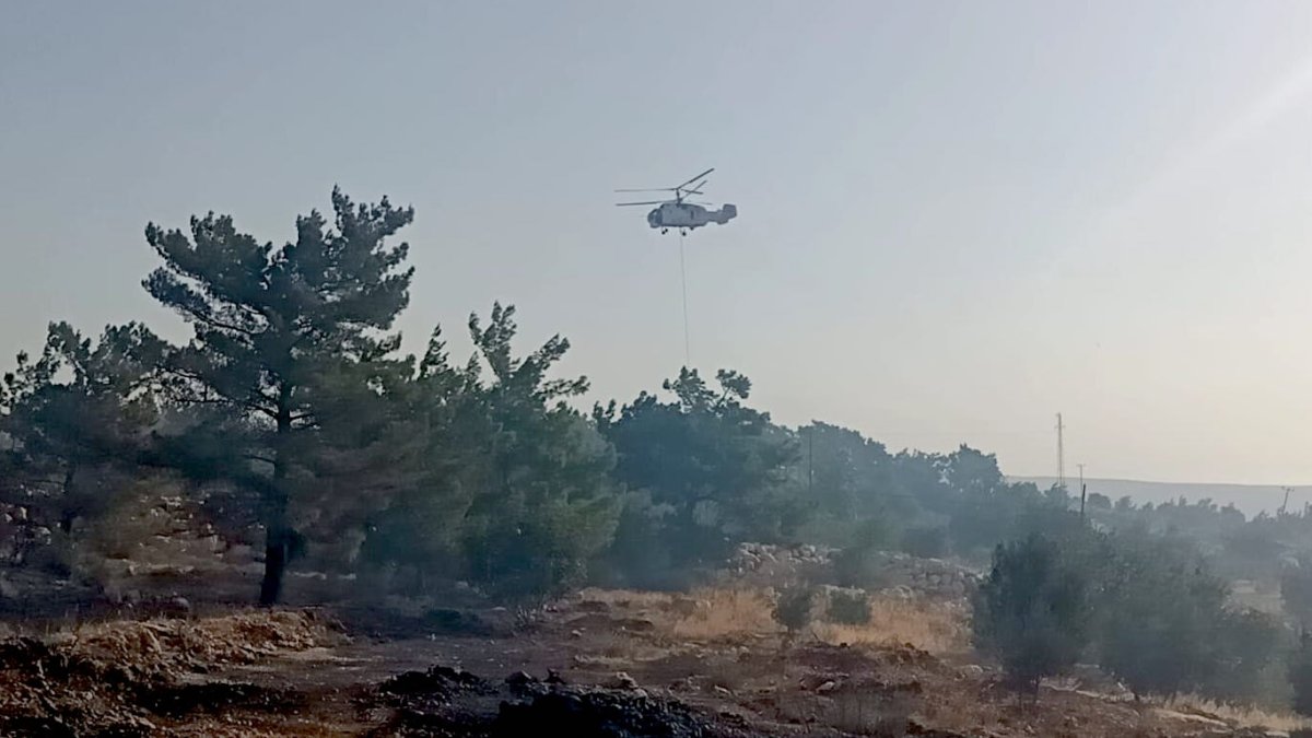 Mersin ve Manisa’da orman yangınlarına müdahale sürüyor: Havadan destek başladı
