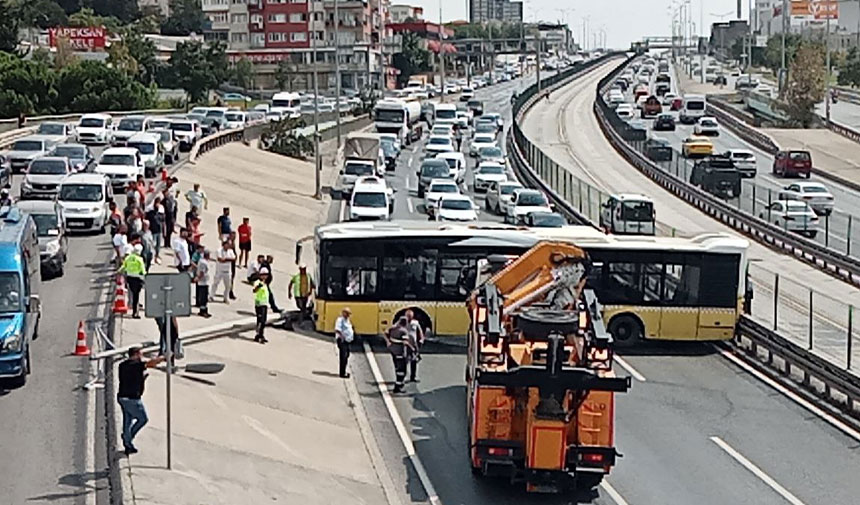 İETT otobüsü kaza yaptı: D-100 trafiğe kapatıldı