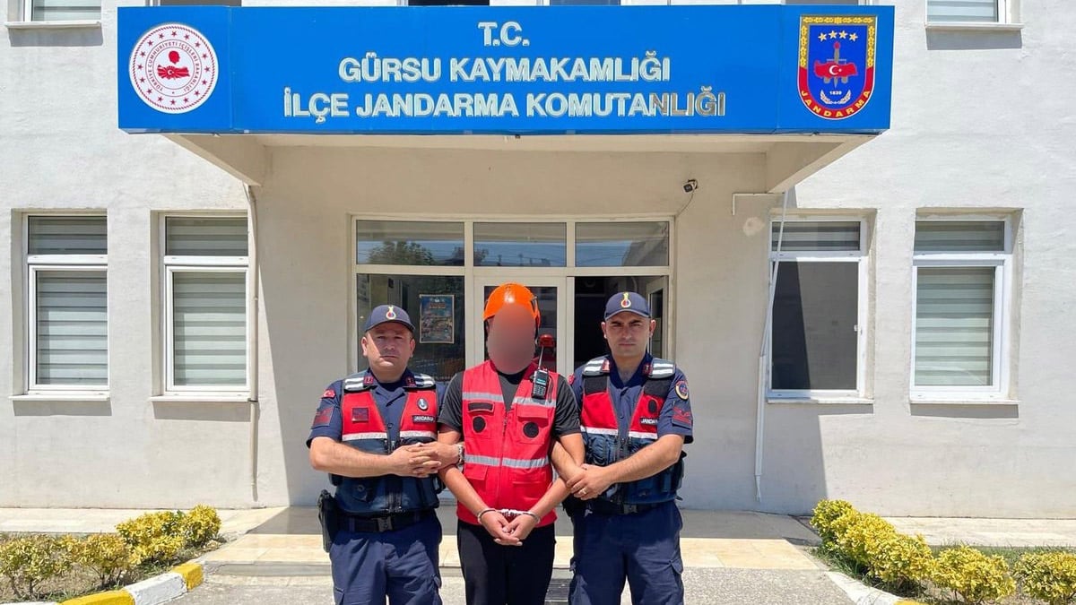 105 suç kaydı ve 9 ayrı aranması var! Yangın bölgesinde arama kurtarma kıyafetiyle yakalandı