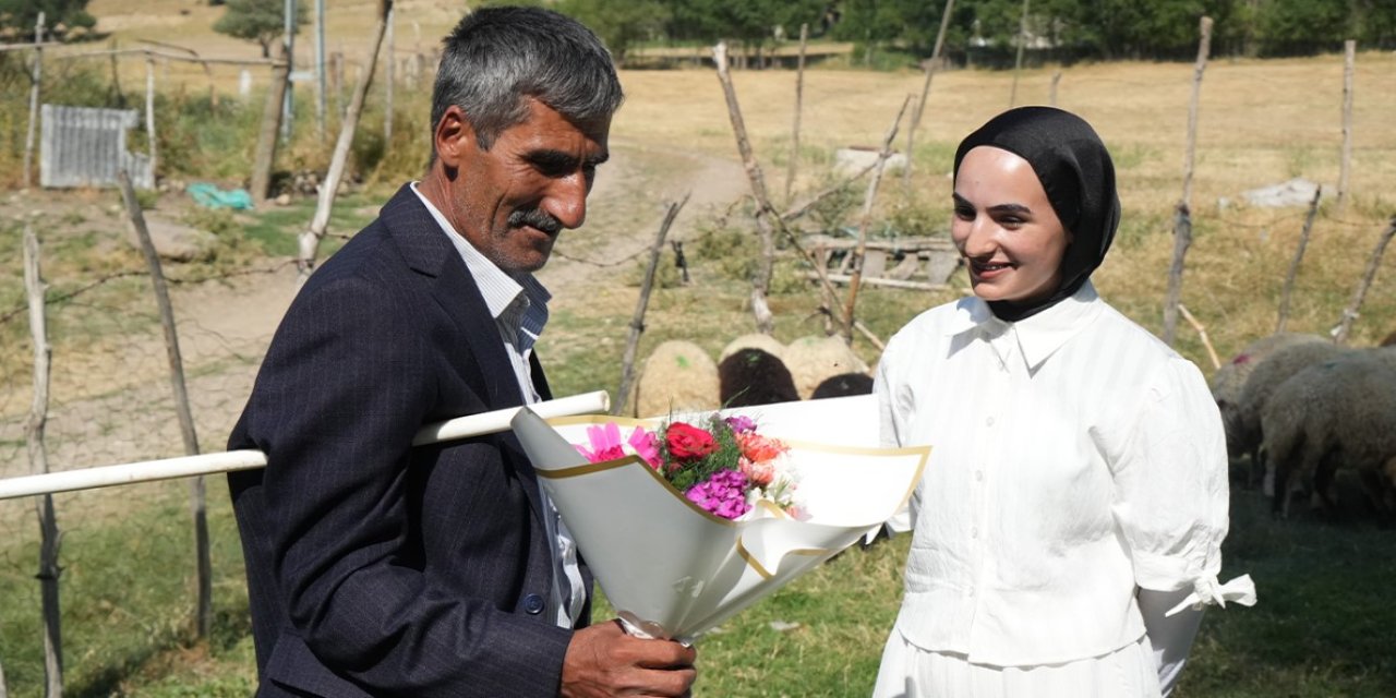 YKS çıkışında babası çiçeklerle karşılamıştı: 'Kim Milyoner Olmak İster'de bakın ne kazandı