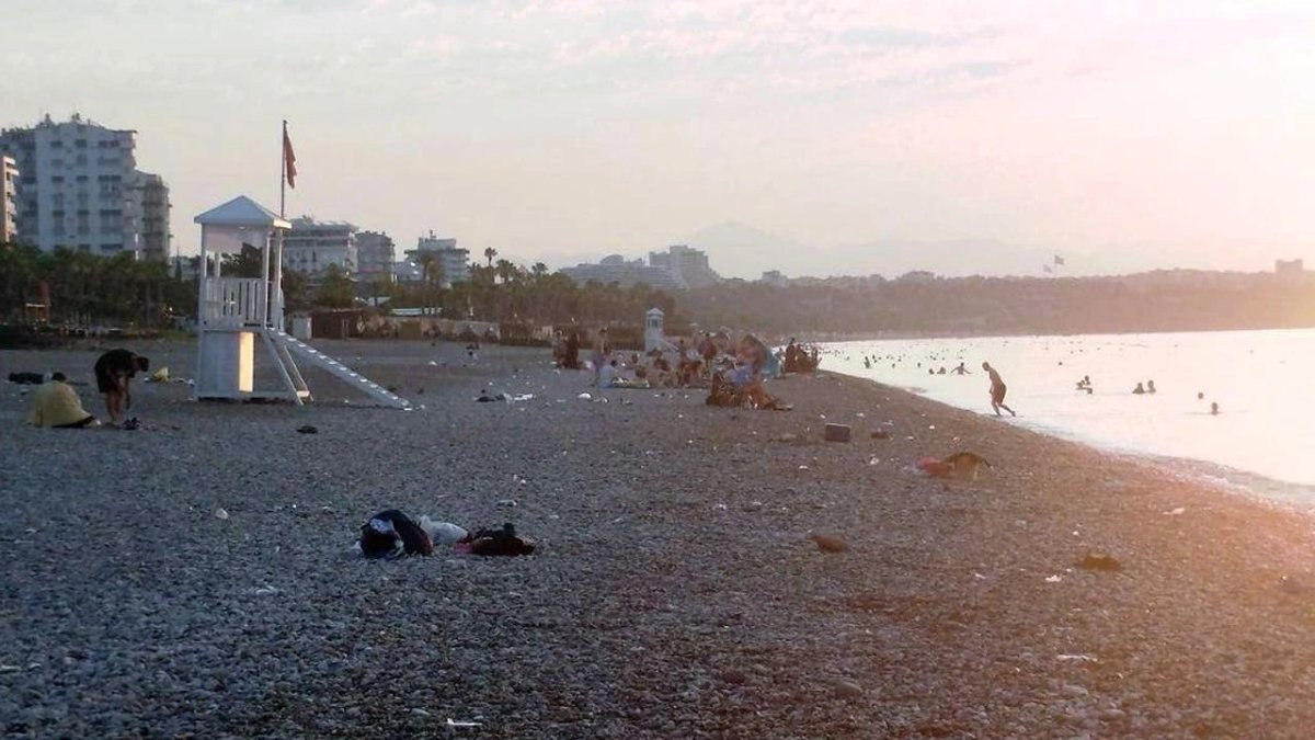 Antalya Konyaaltı Sahili'nde erkek cesedi bulundu