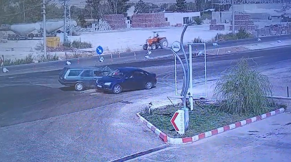 Isparta'da kavşakta feci kaza: 8 yaralı