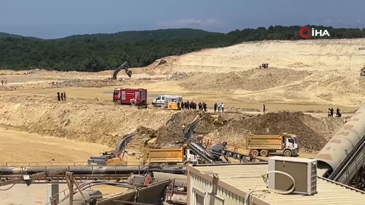 Çatalca'da kum ocağında göçük: Mahsur kalan işçiler var