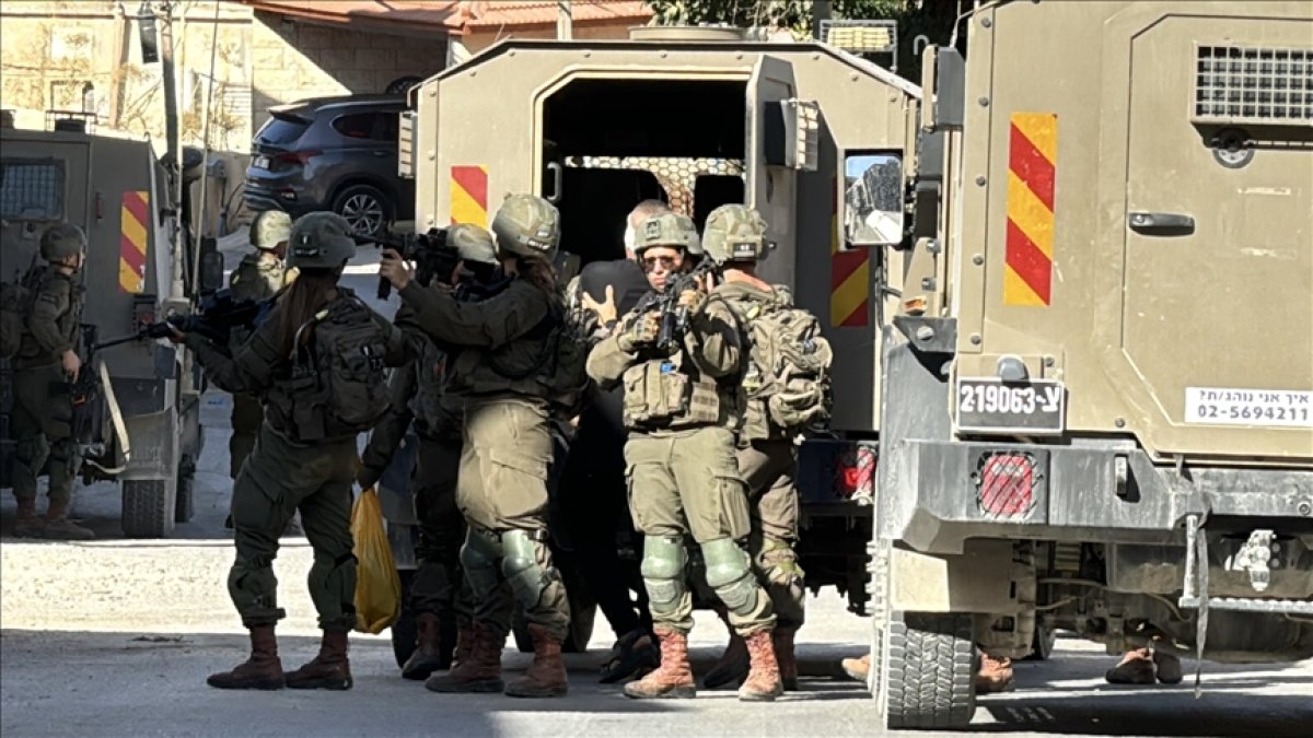 Batı Şeria’da İsrail ordusundan baskın: 30 Filistinli gözaltına alındı