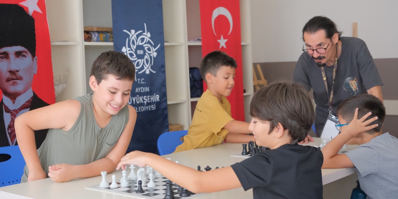 Aydın Büyükşehir Belediyesi’nden çocuklara satranç eğitimi