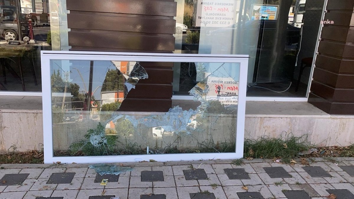 Menderes’te Kent Lokantası’na saldırı