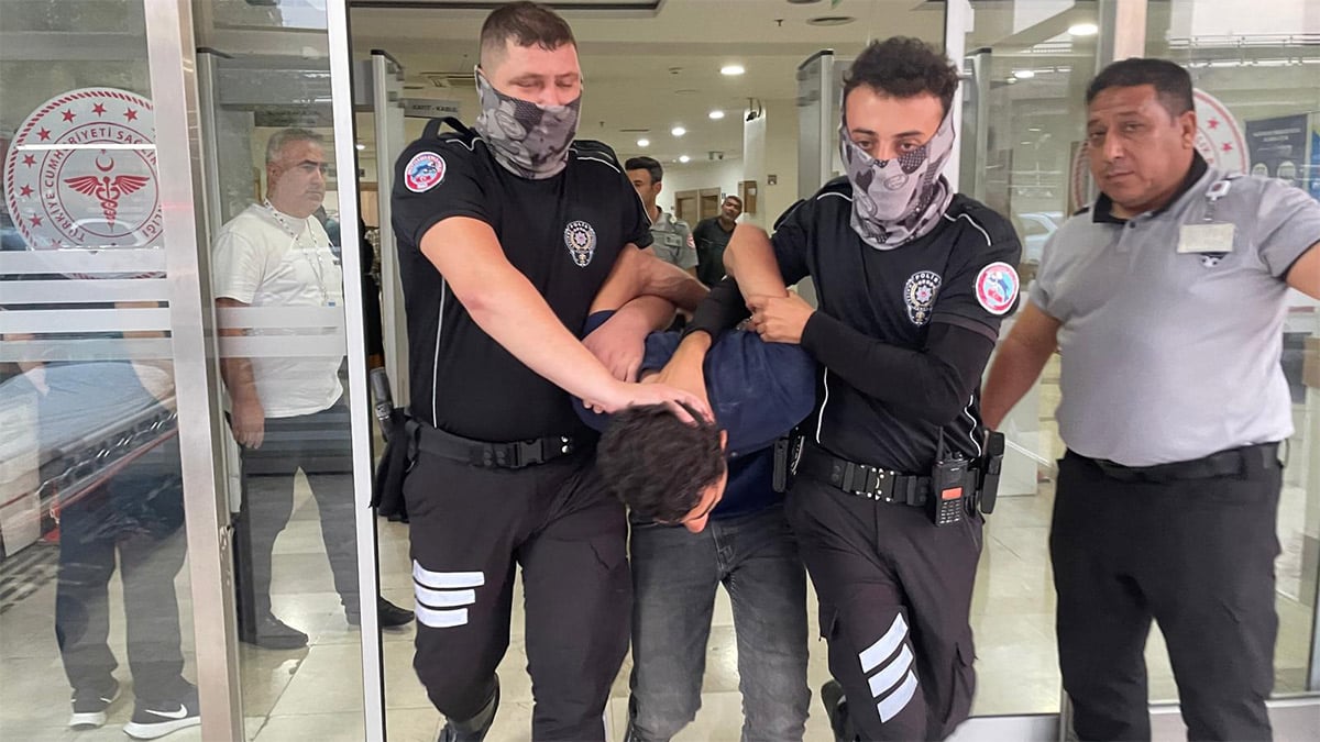 Şanlıurfa’da hastanede dehşet: Güvenlik görevlisi ve doktor bıçaklandı!