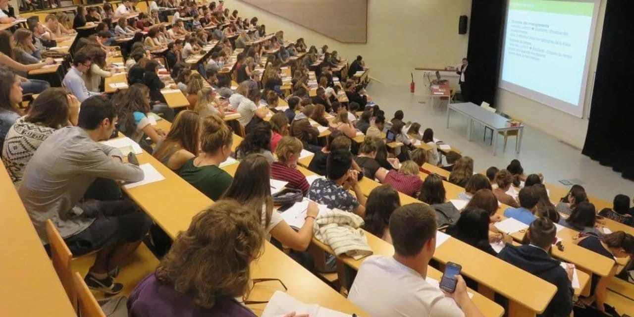 Vakıf üniversiteleri ücretleri dudak uçuklattı: 1,5 milyon TL’yi geçti!