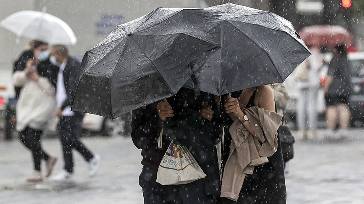 İstanbullular yarın dikkat: Meteoroloji uyardı!