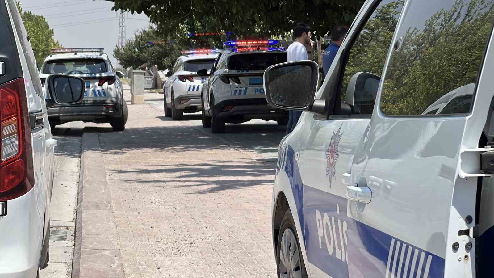 Boşanma aşamasındaki eşini ve kayınbiraderini bıçakladı