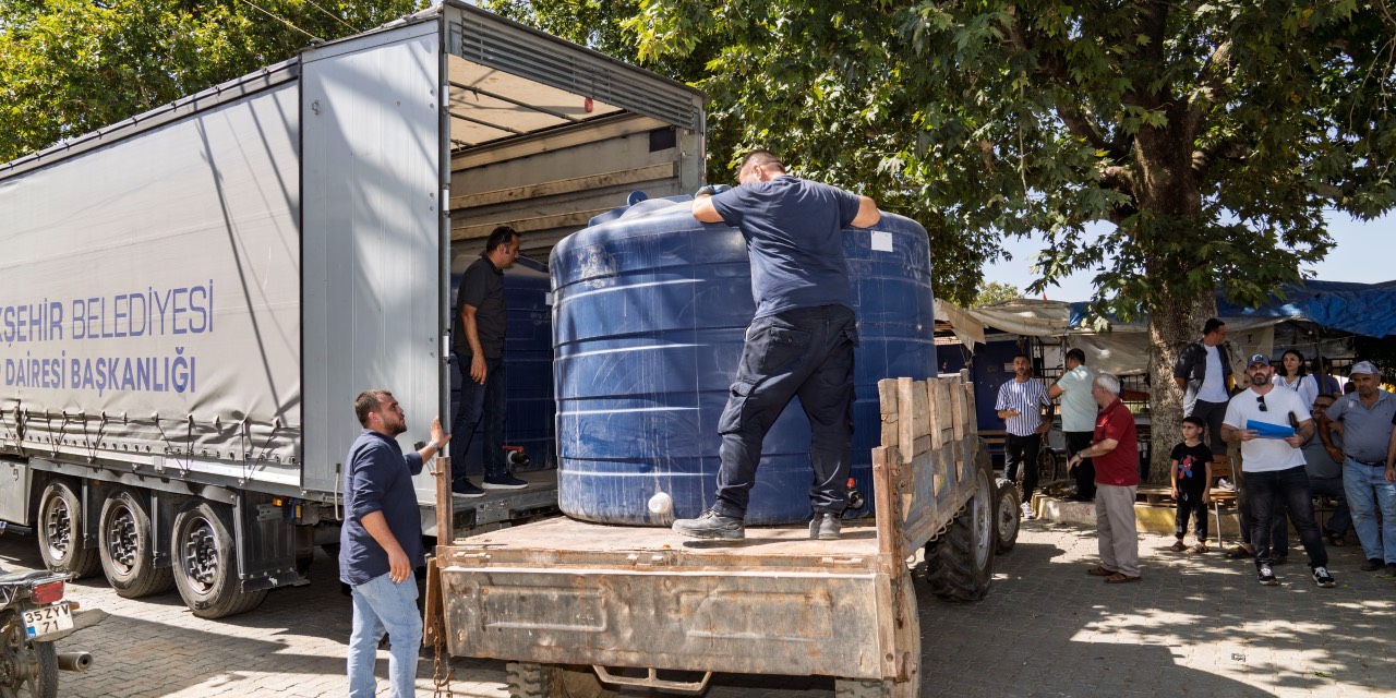 İzmir Büyükşehir'den yangın bölgesindeki üreticilere su deposu desteği