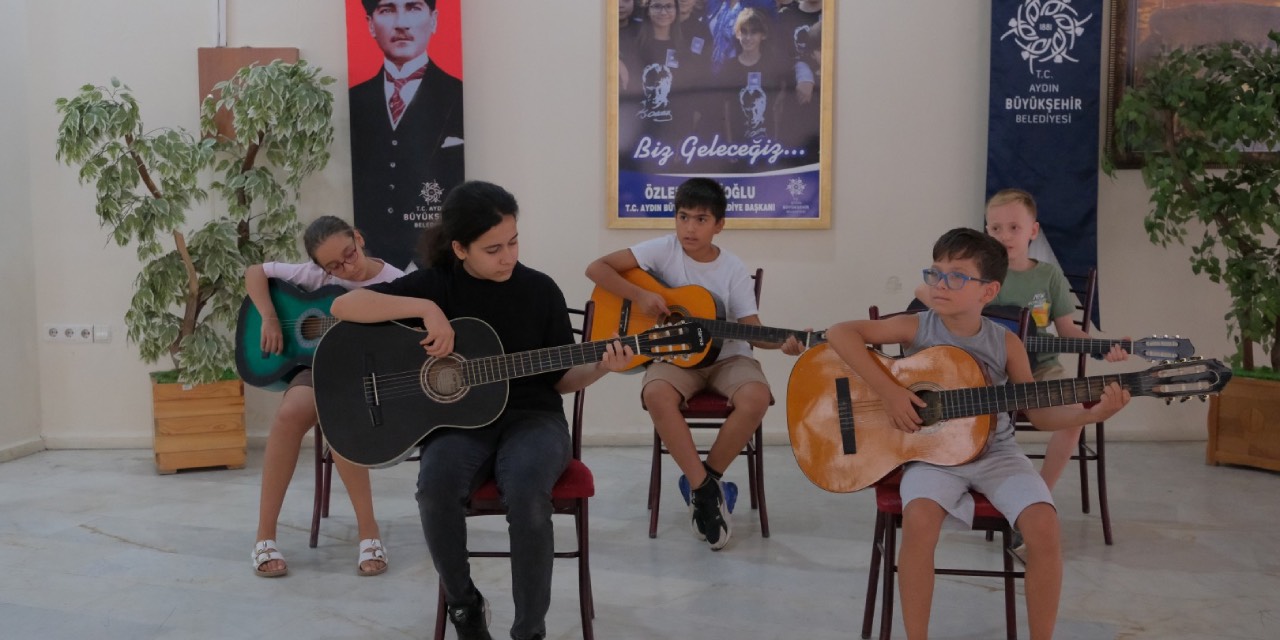 Aydınlı çocuklar yaz tatilini müzikle geçiriyor