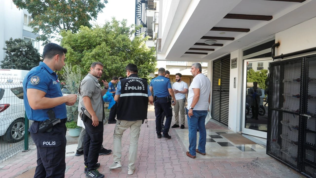 Boğazı kesilmiş halde ölü bulundu