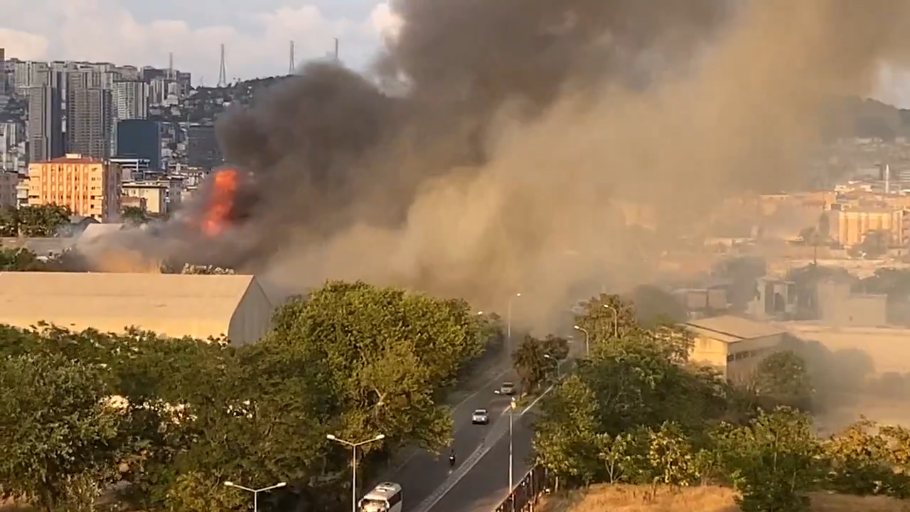 Kartal'da iş yerinde yangın: Müdahale sürüyor
